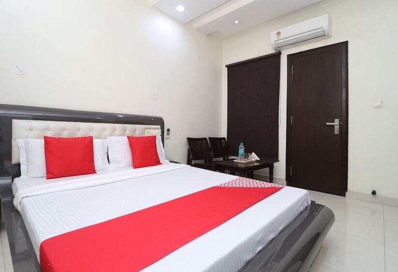 هتل Kakkar By Oyo Rooms