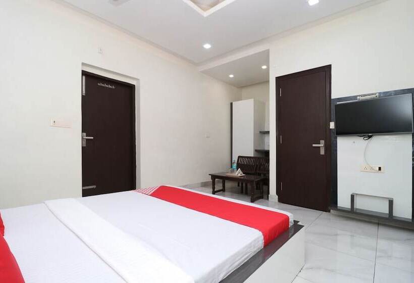 هتل Kakkar By Oyo Rooms