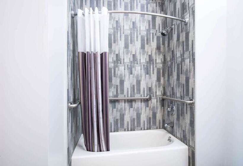 هتل La Quinta Inn And Suites By Wyndham Long Island City