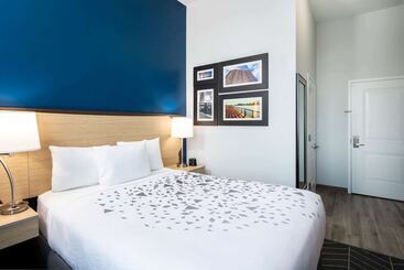 هتل La Quinta Inn And Suites By Wyndham Long Island City
