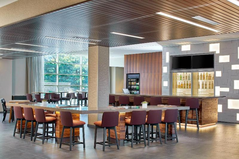 هتل Courtyard By Marriott Albany Airport