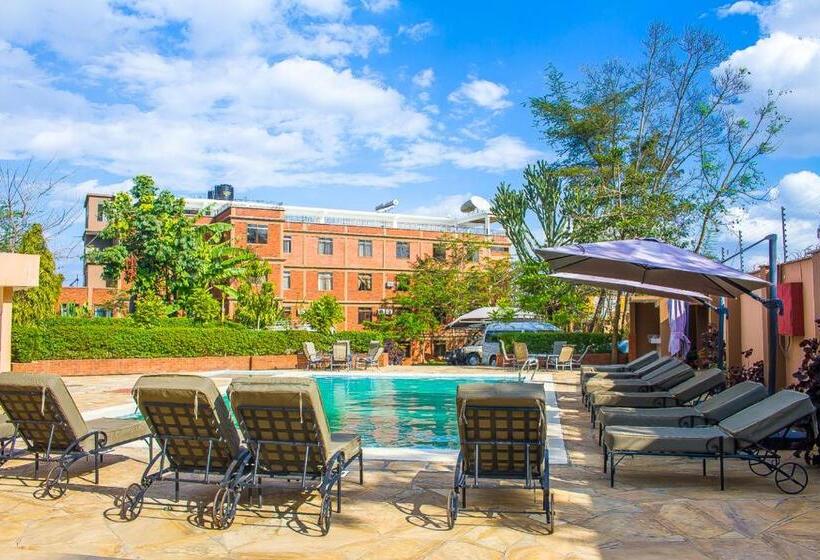 هتل Summit Lodge