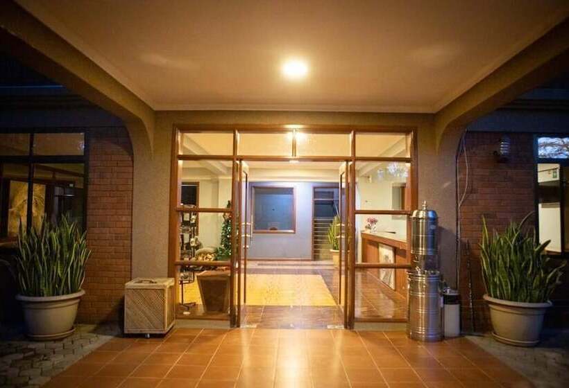 هتل Summit Lodge