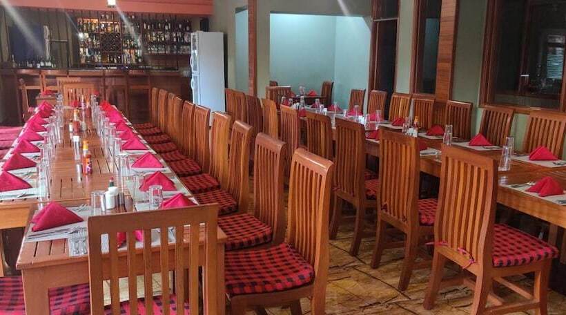 هتل Summit Lodge