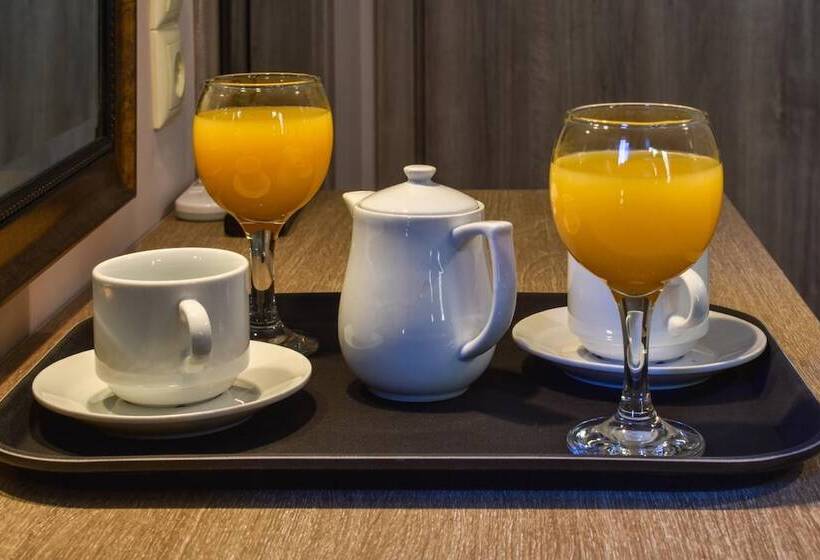 پانسیون Elia Deluxe Accommodation