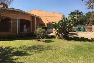 تختخواب و صبحانه Lodge Mungo