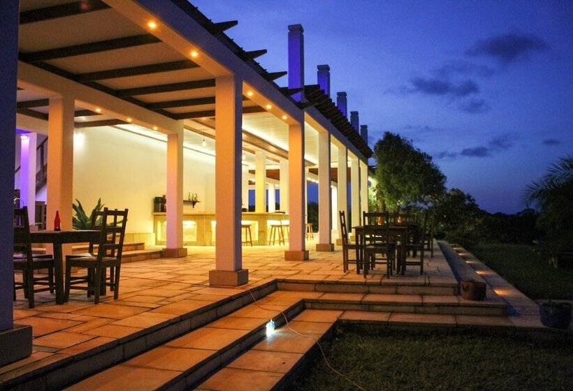 בית מלון כפרי Sky Island Resort