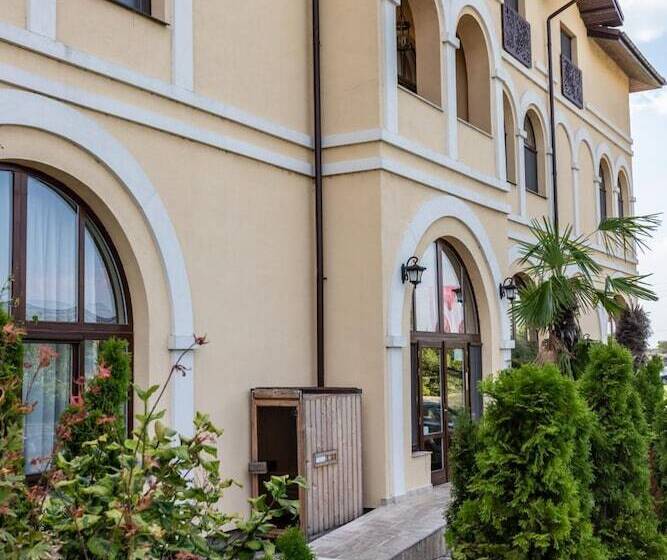 پانسیون Country Spa Retreat