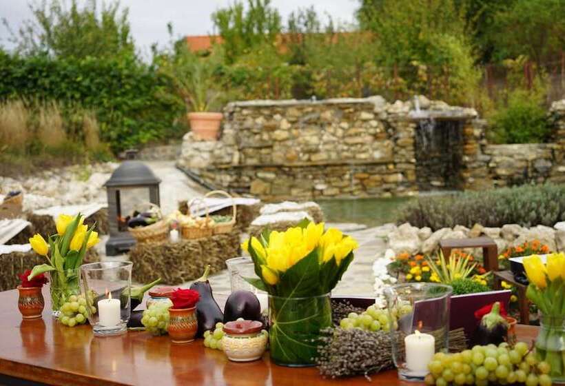 پانسیون Country Spa Retreat