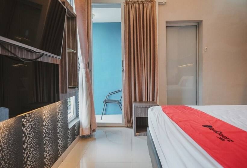 Пансион Reddoorz @ Jamin Ginting Medan