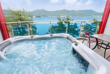 Tongyeong Honey Spa Pension