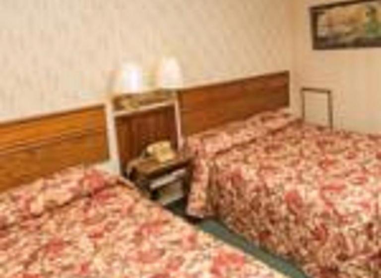 Dutch Treat Motel