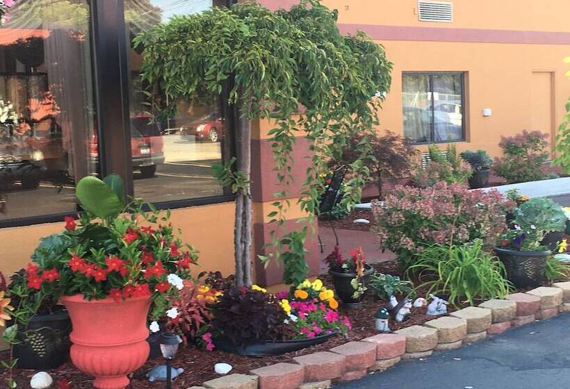 Отель A Victory Inn West Dearborn
