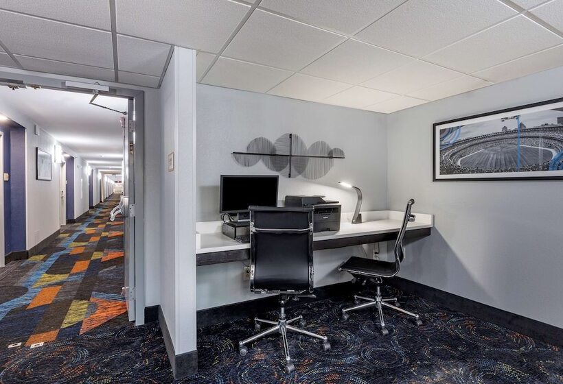 هتل Best Western Plus St. Louis Westwestport