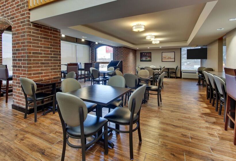 ホテル Drury Inn & Suites Poplar Bluff