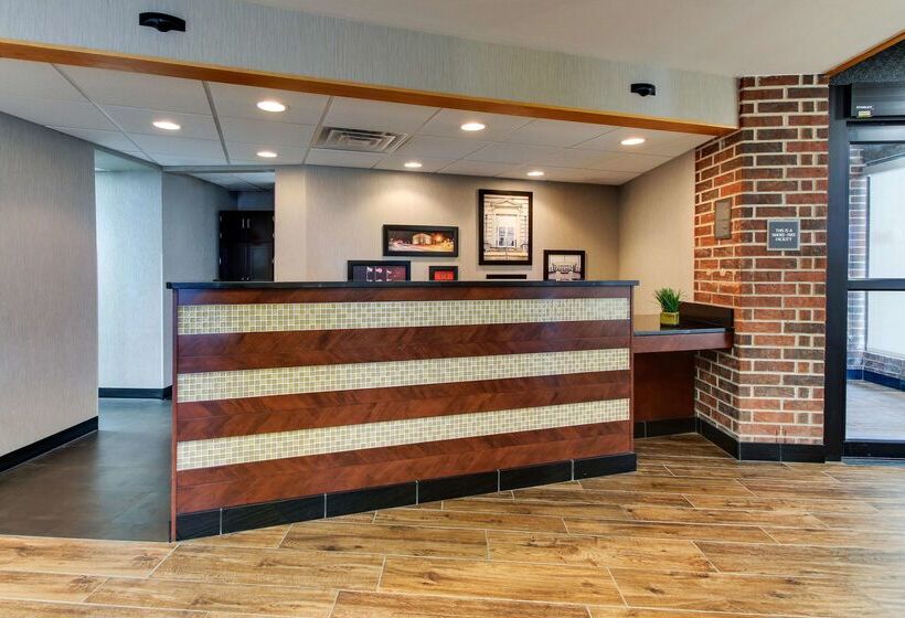 ホテル Drury Inn & Suites Poplar Bluff