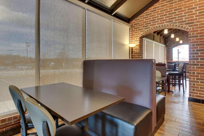 ホテル Drury Inn & Suites Poplar Bluff