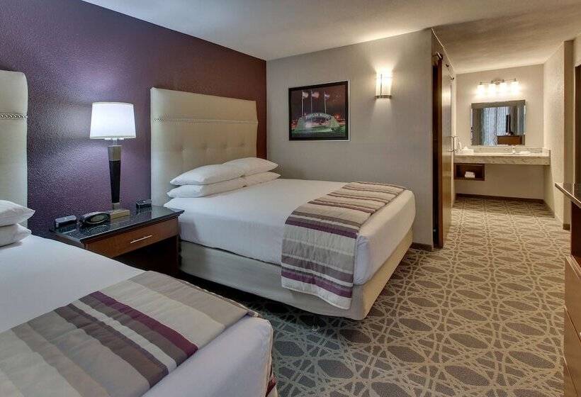 Отель Drury Inn & Suites Poplar Bluff