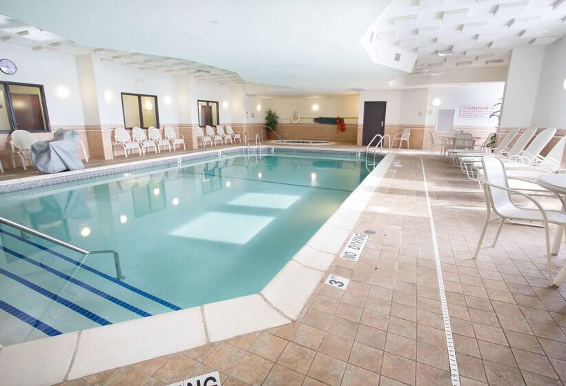 בית מלון כפרי Troy Inn & Suites