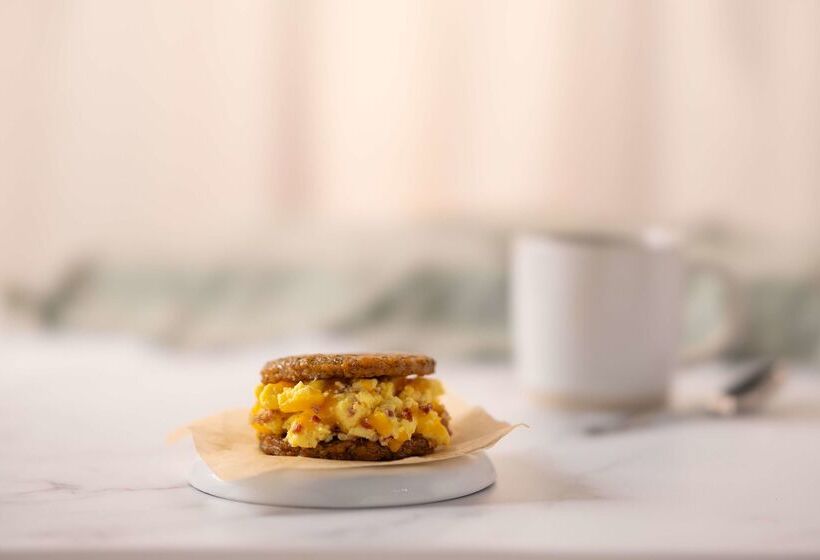 בית מלון כפרי Troy Inn & Suites