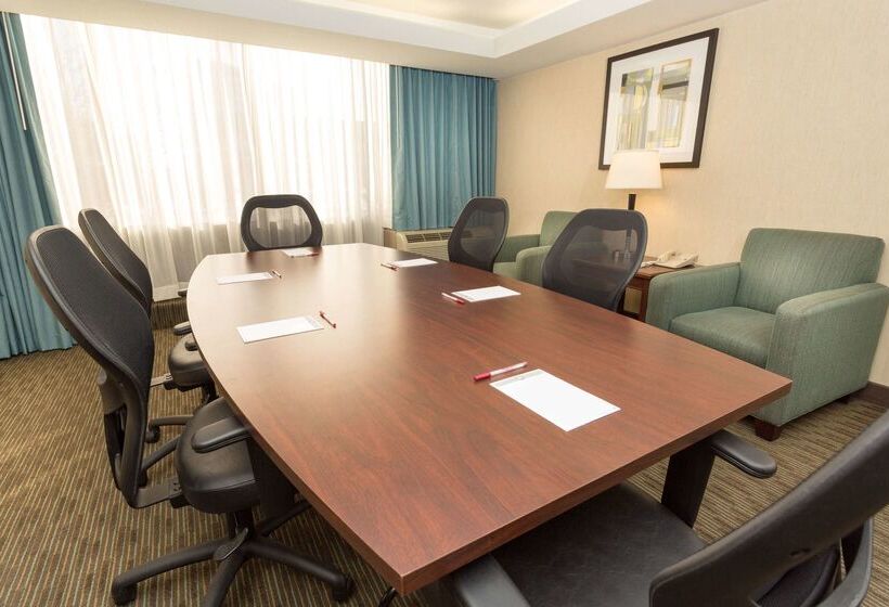 בית מלון כפרי Troy Inn & Suites