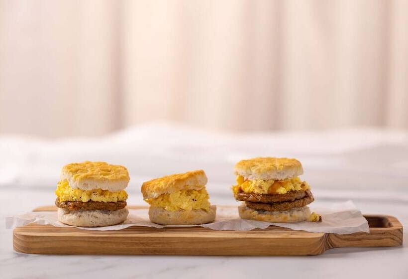 בית מלון כפרי Troy Inn & Suites