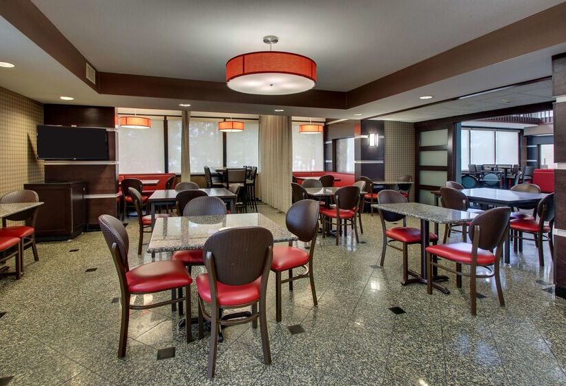 ホテル Drury Inn & Suites Houston The Woodlands