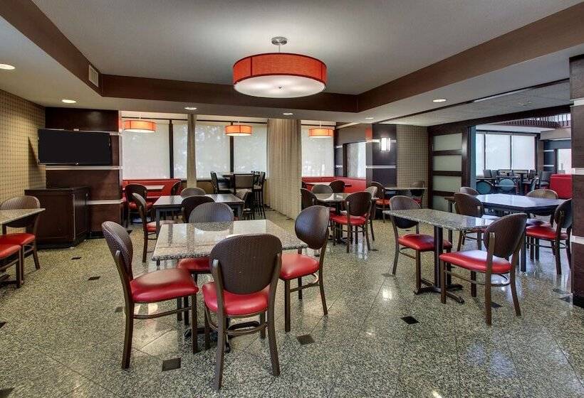 ホテル Drury Inn & Suites Houston The Woodlands