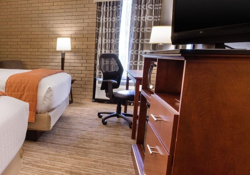 בית מלון כפרי Drury Inn & Suites Kansas City Airport