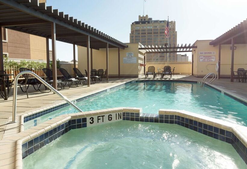هتل Drury Inn & Suites San Antonio Riverwalk