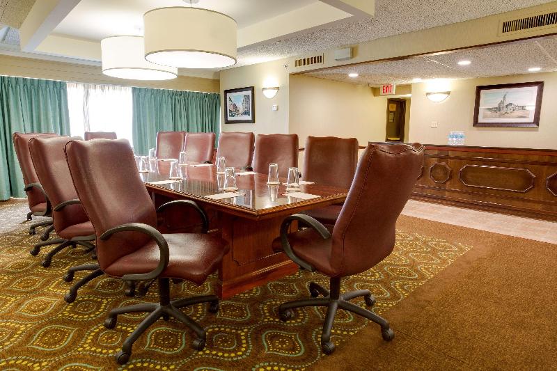 בית מלון כפרי Pear Tree Inn St Louis Convention Center