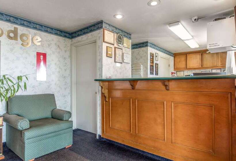 هتل Econo Lodge Castro Valley I580