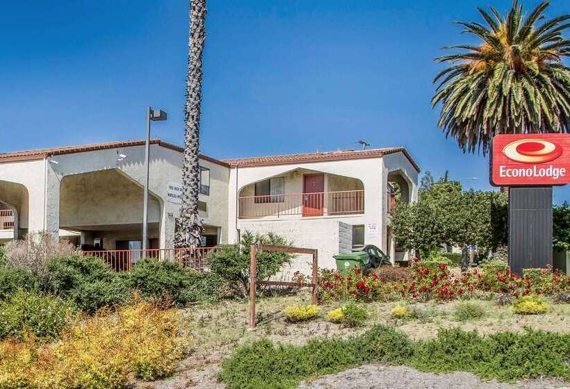 هتل Econo Lodge Castro Valley I580