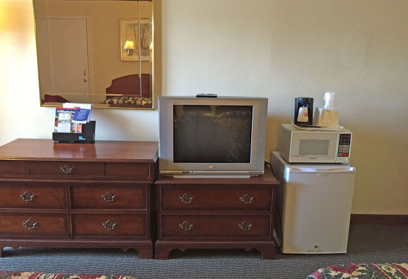 فندق Econo Lodge Colonial