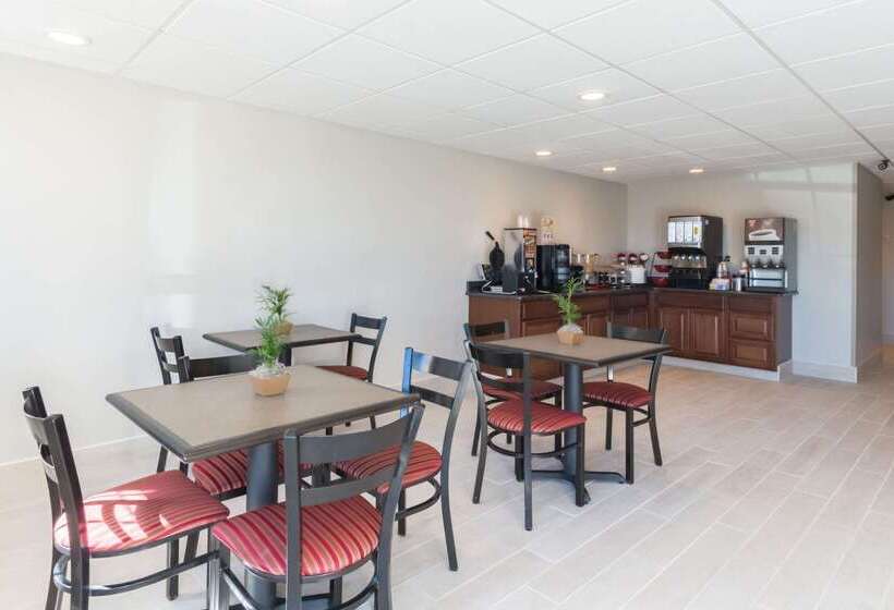 هتل Econo Lodge Harrisburg Southwest Of Hershey Area