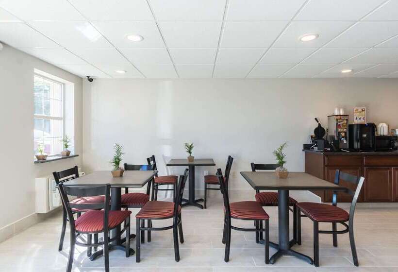 هتل Econo Lodge Harrisburg Southwest Of Hershey Area