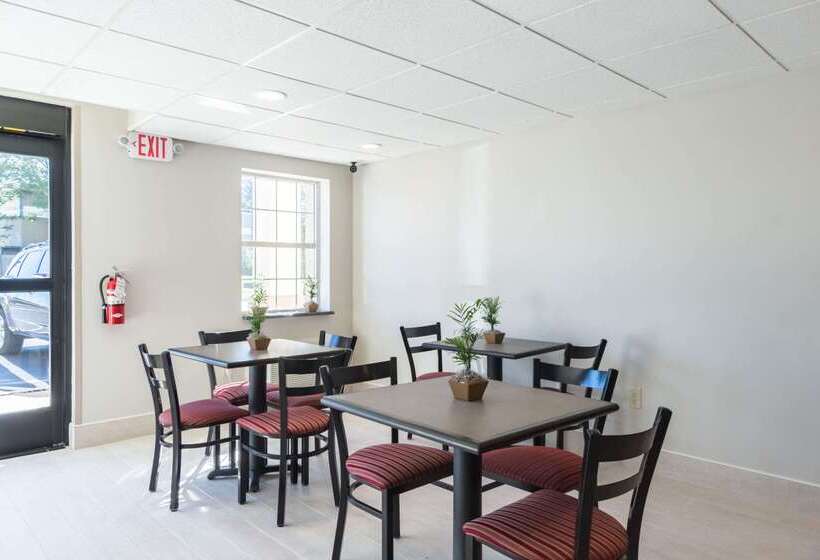 هتل Econo Lodge Harrisburg Southwest Of Hershey Area