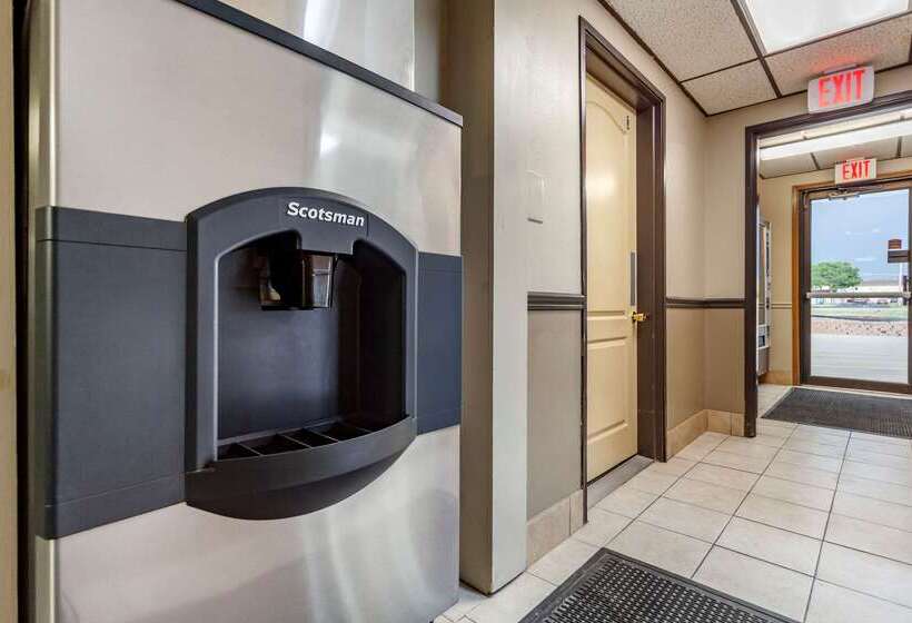 هتل Econo Lodge Hays I 70