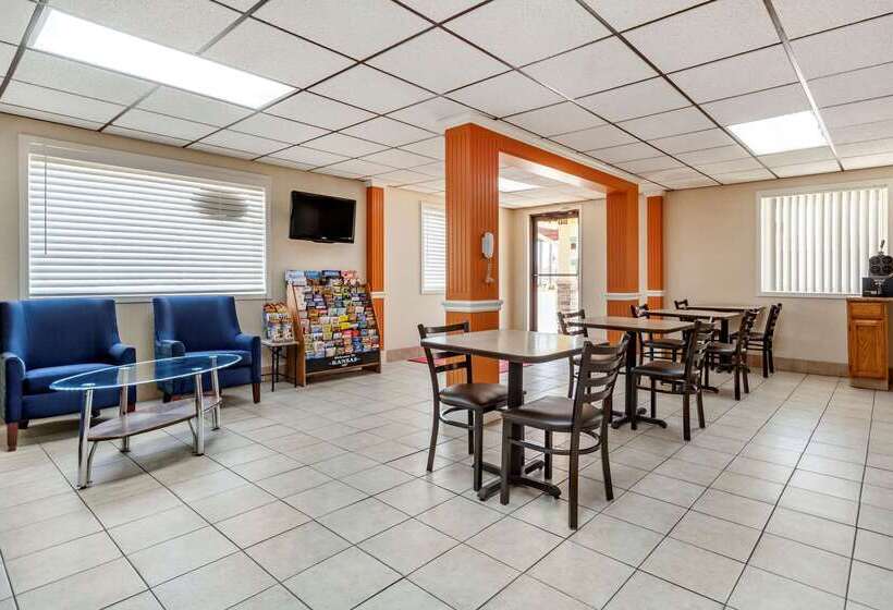 هتل Econo Lodge Hays I 70