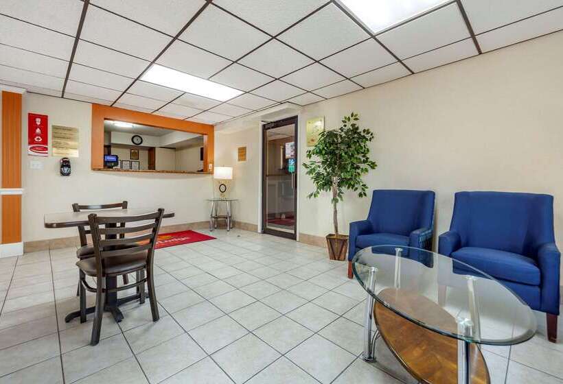 هتل Econo Lodge Hays I 70