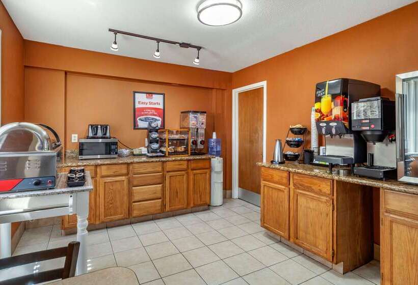 هتل Econo Lodge Hays I 70