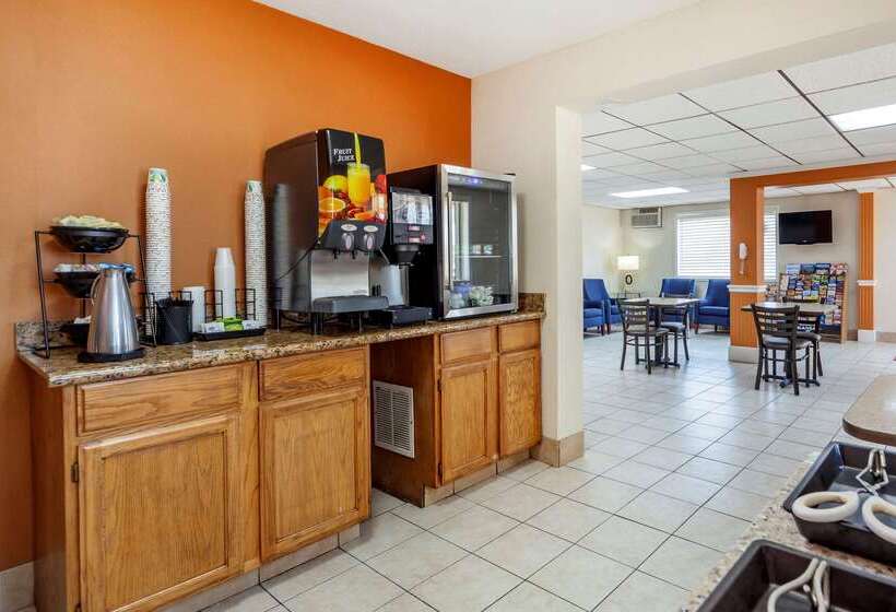 هتل Econo Lodge Hays I 70