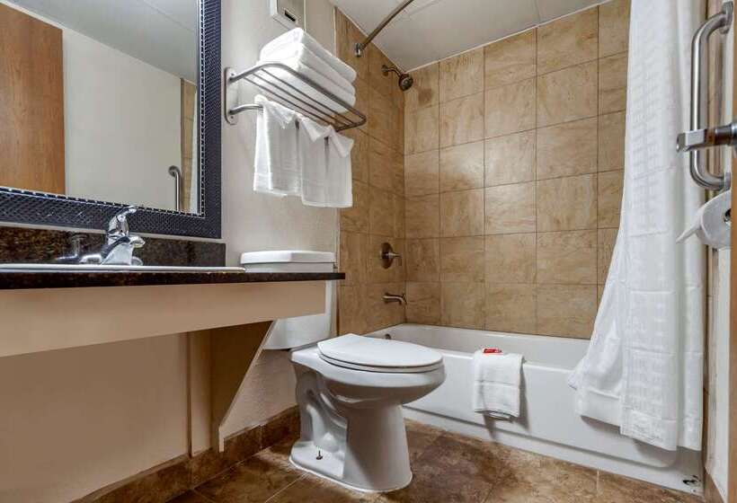هتل Econo Lodge Hays I 70