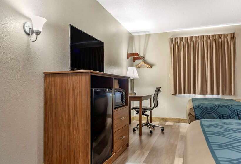 هتل Econo Lodge Hays I 70
