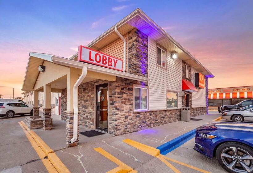 هتل Econo Lodge Hays I 70