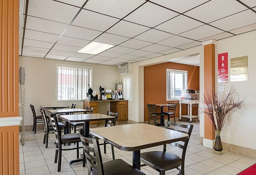 هتل Econo Lodge Hays I 70