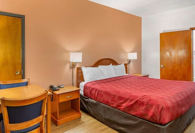 فندق Econo Lodge Inn & Suites