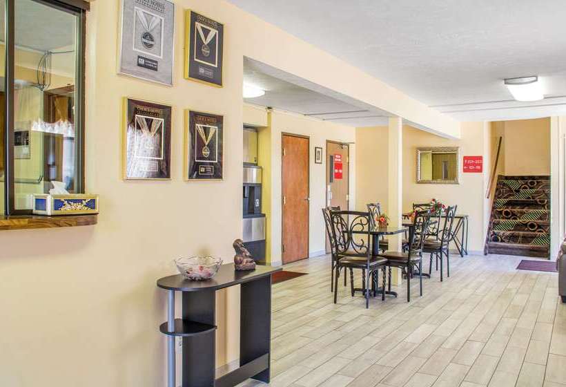 فندق Econo Lodge Lansing  Leavenworth