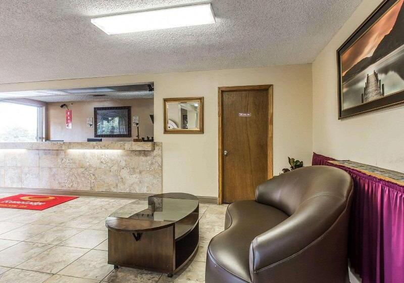 هتل Econo Lodge Macon