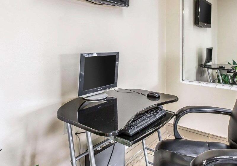 هتل Econo Lodge Macon